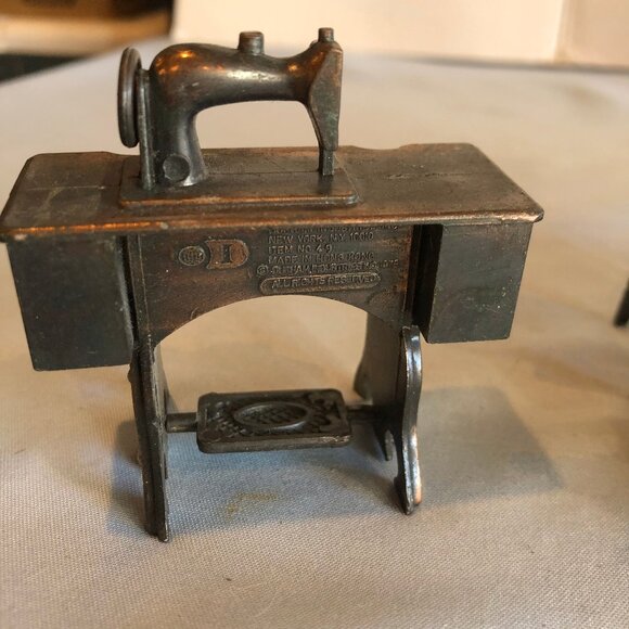 VINTAGE LOT of 2 Durham Industries Doll Cash Register, Crib, Sewing Machine #UPS - Picture 13 of 14